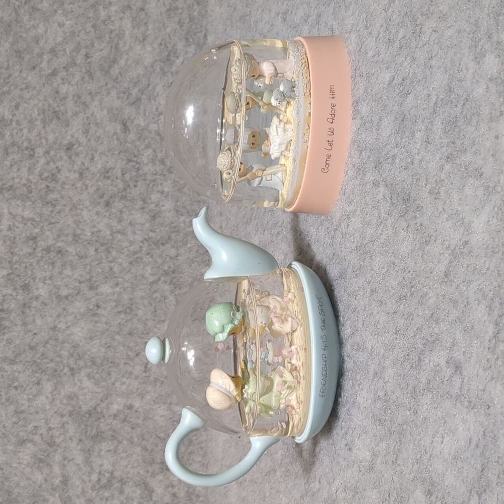 Precious Moments Snow Globe Lot Of 2 Friendship hits the Spot & Come Let Us Ador